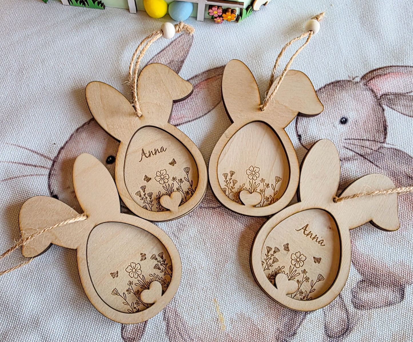 Oster-Accessoires aus Holz - Kuchentopper Hasenohren & Hasenanhänger (Auf Wunsch personalisiert)
