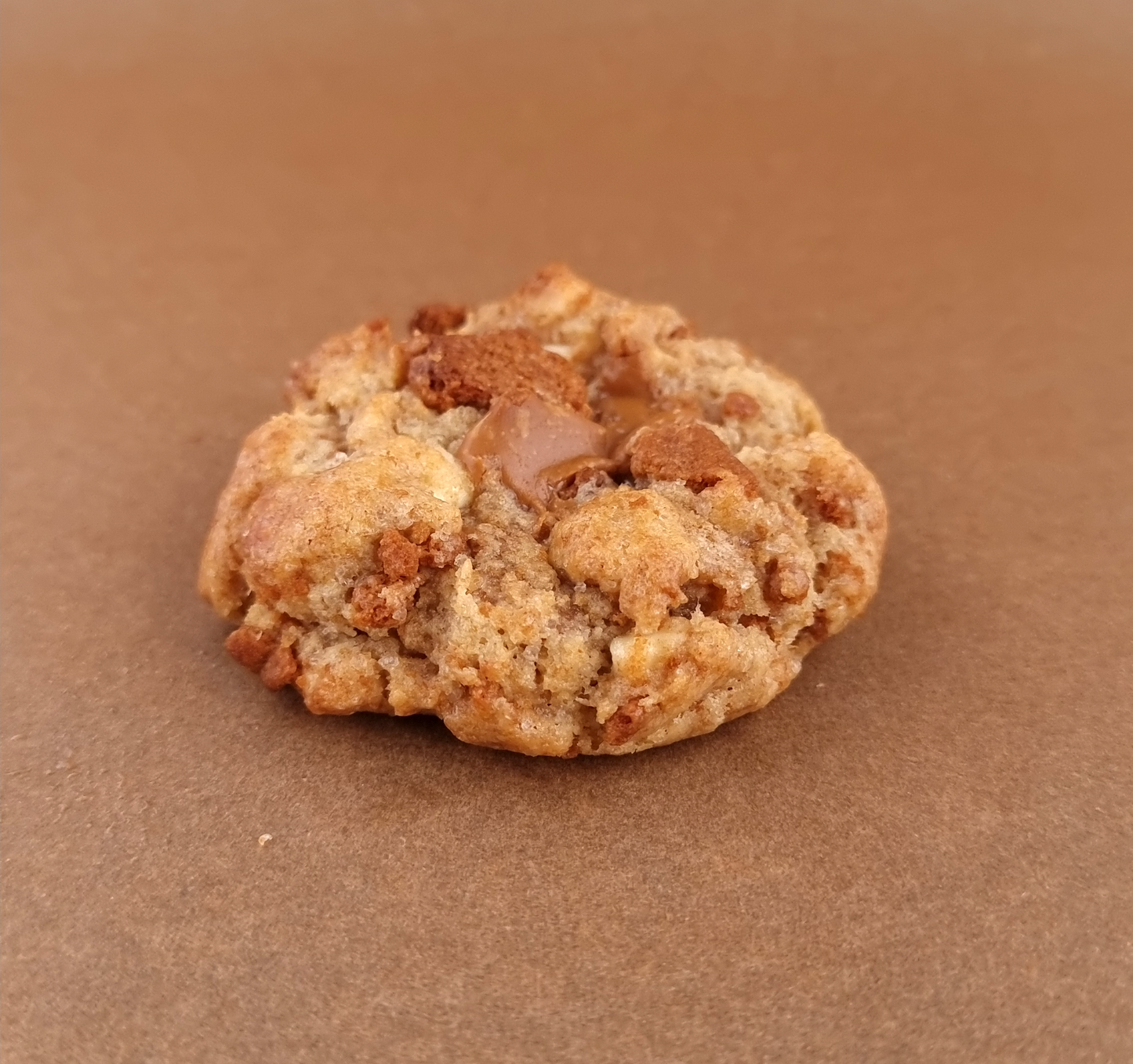 Biscoff stuffed Cookie mit weißer Schokolade - gefüllt