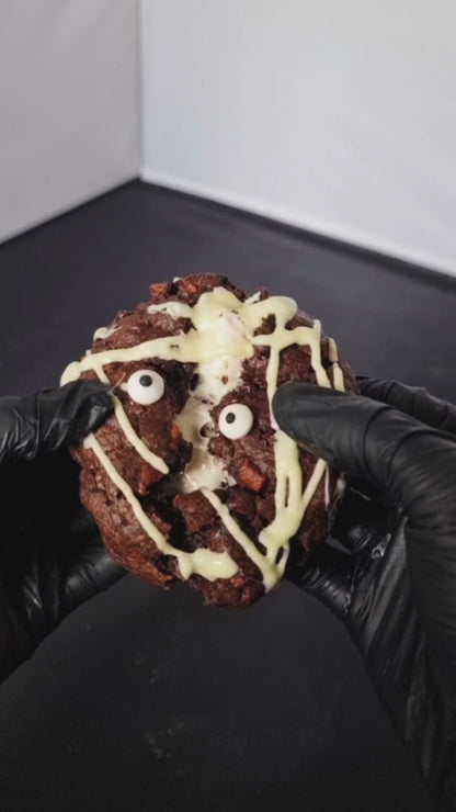 Halloween Special: Marshmallow Stuffed Oreo Cookie