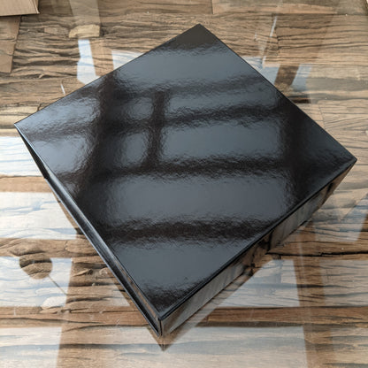 Schwarze Geschenkbox mit Magnetverschluss - OHNE KUCHEN
